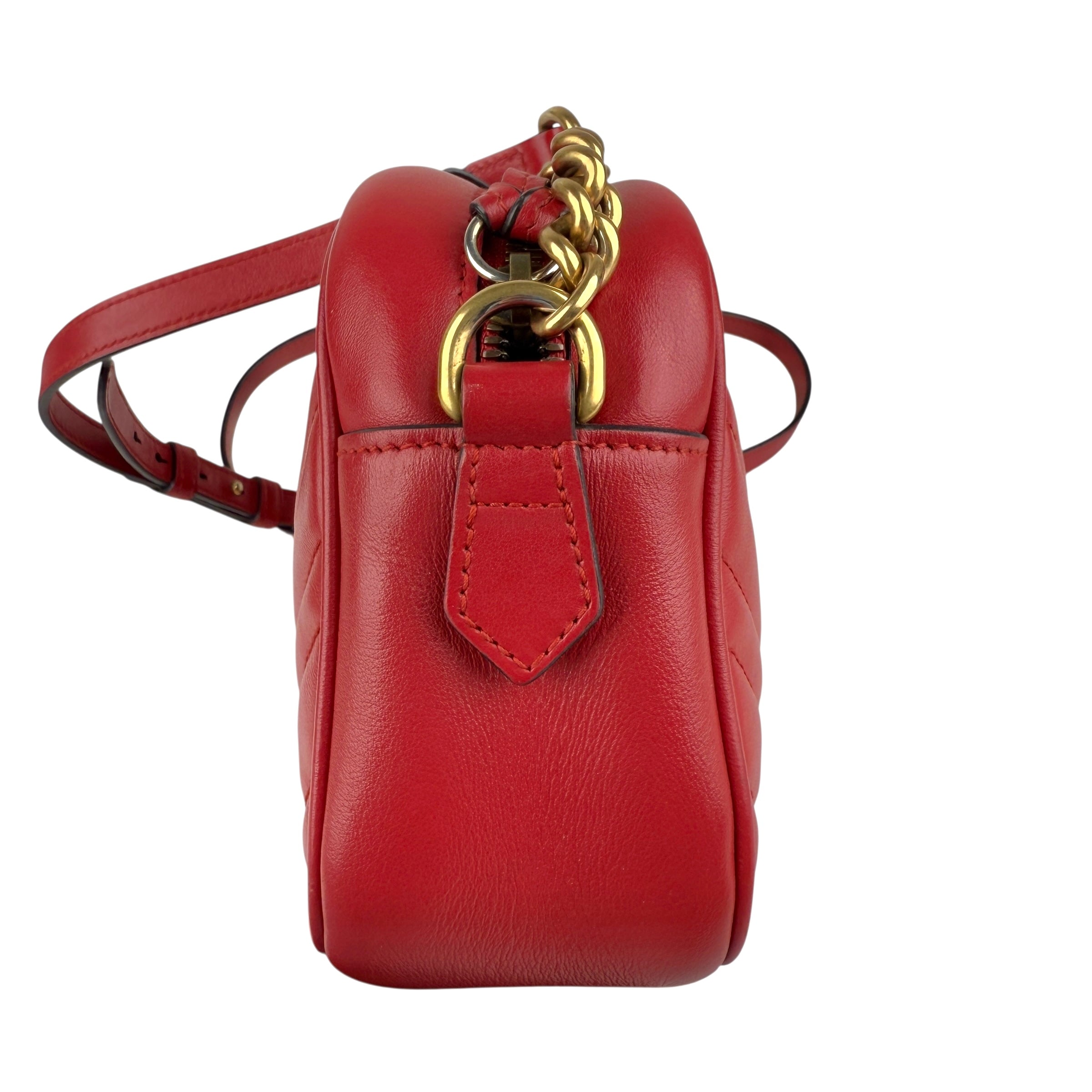 gucci gg marmont matelasse shoulder bag left