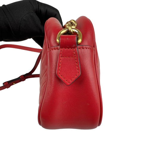 gucci gg marmont matelasse shoulder bag right