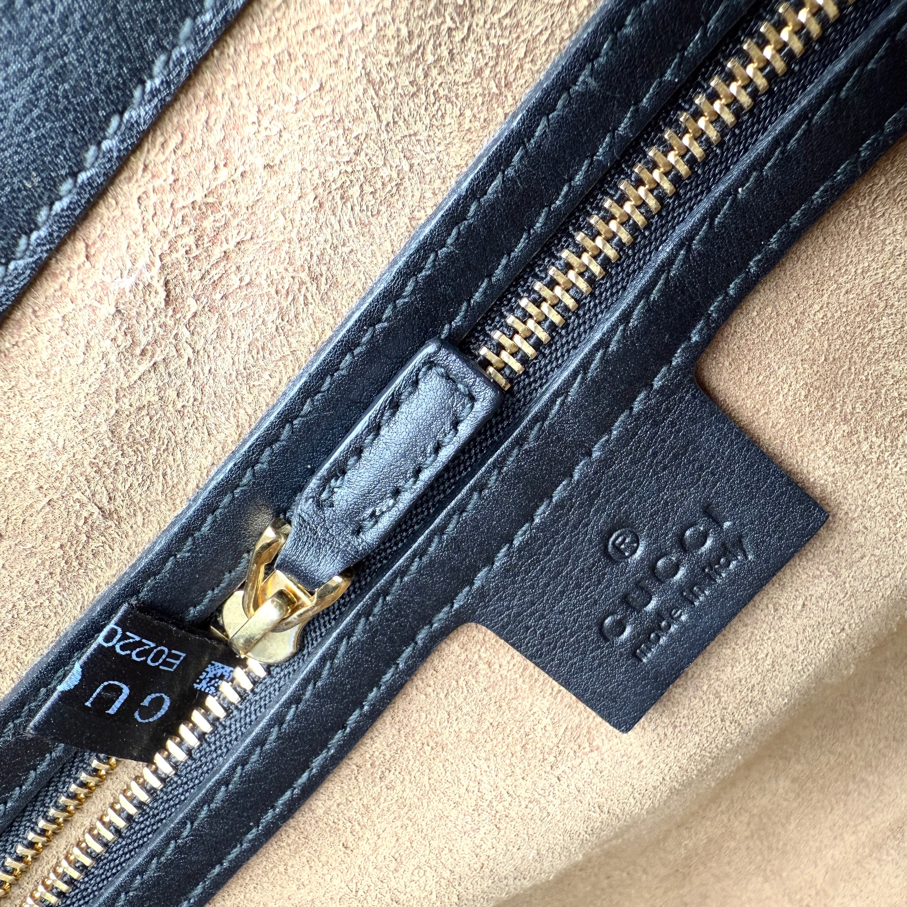 gucci gg supreme monogram calfskin padlock top handle bag inside pocket detail