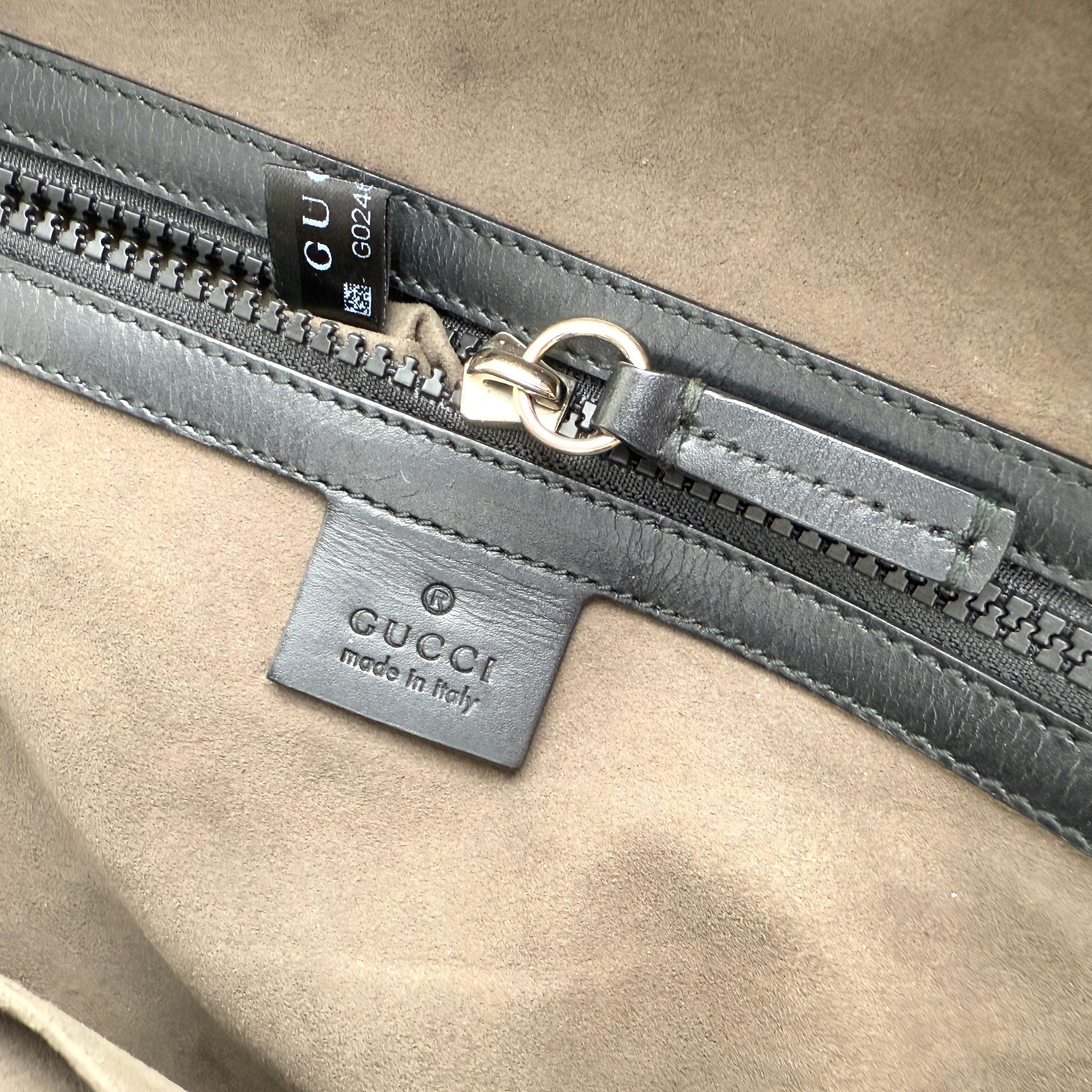 gucci junior gg supreme backpack beige inside pocket detail