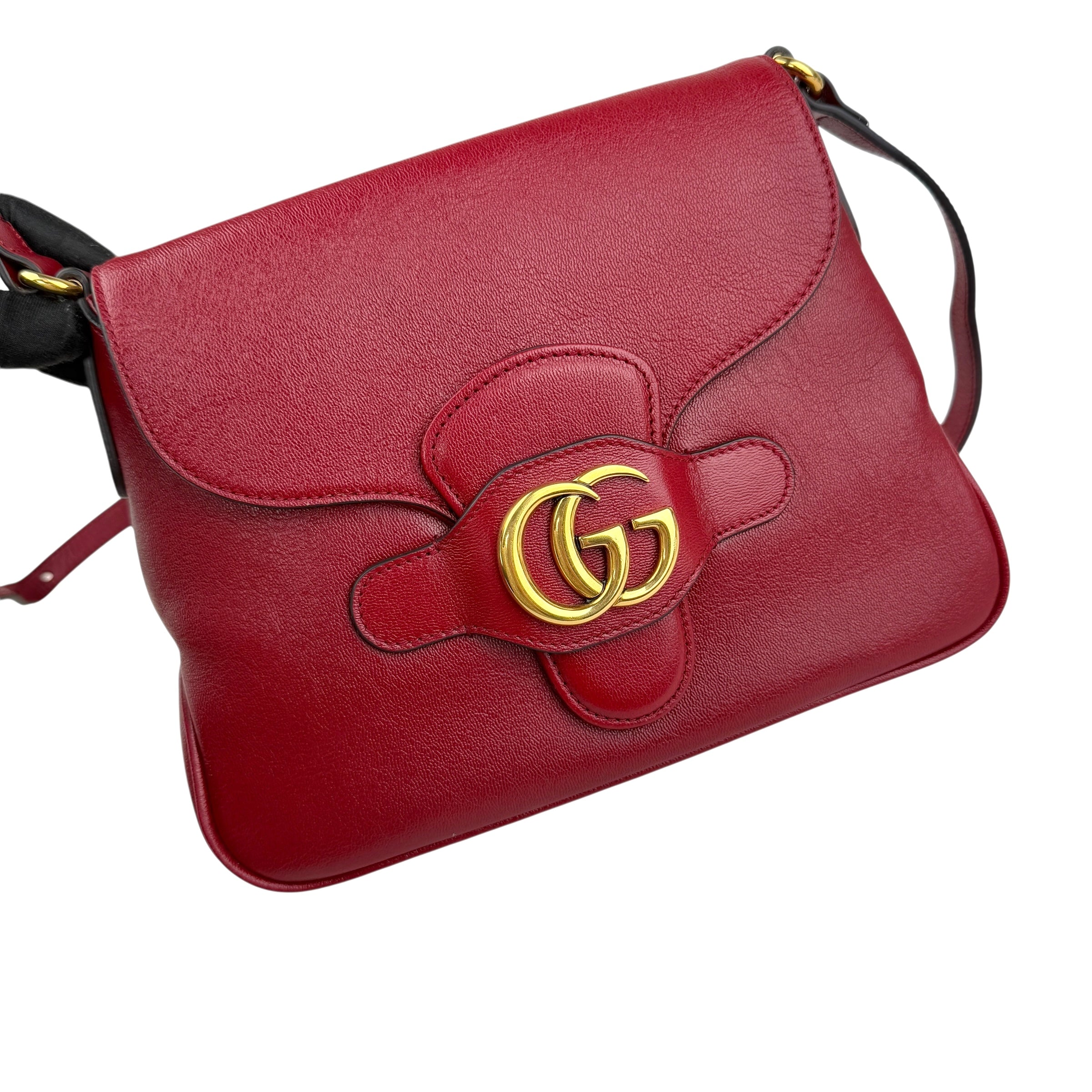 gucci red gg dahlia messenger bag left front 45