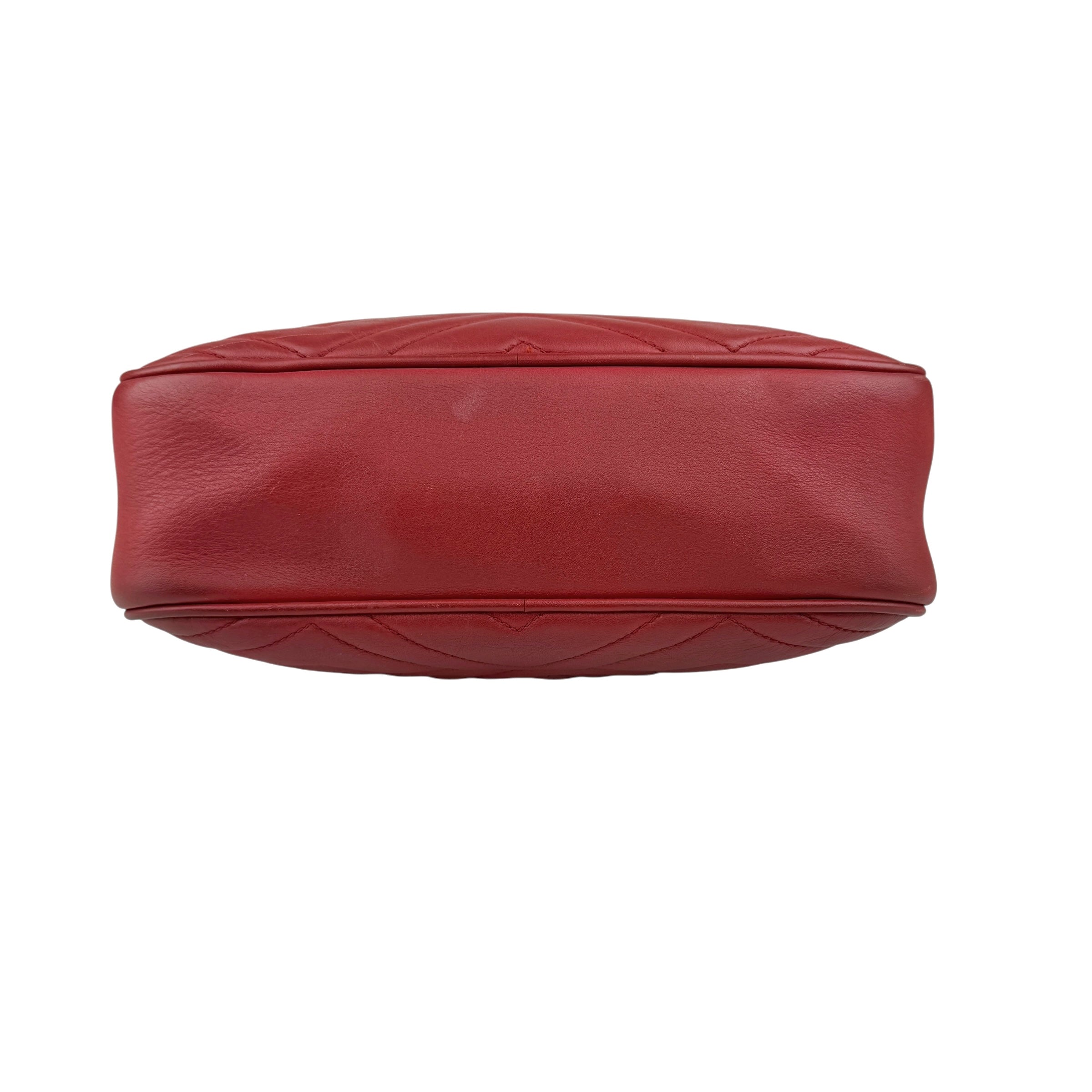 gucci red quilted leather marmont matelasse camera bag bottom