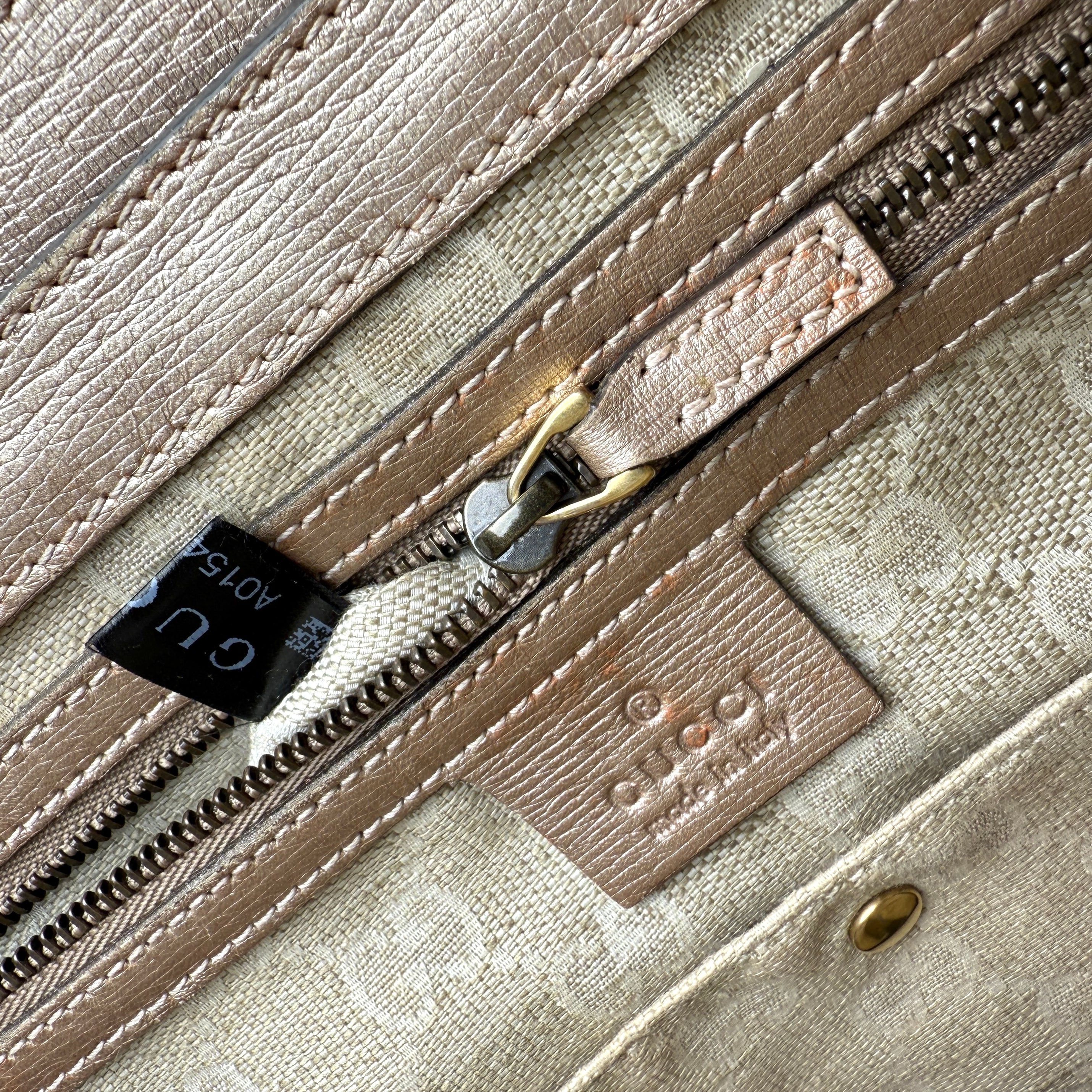 gucci rose gold leather medium bright bit tote inside pocket detail