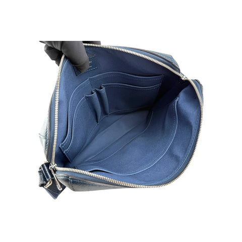Louis Vuitton Taiga Grigori Messenger
