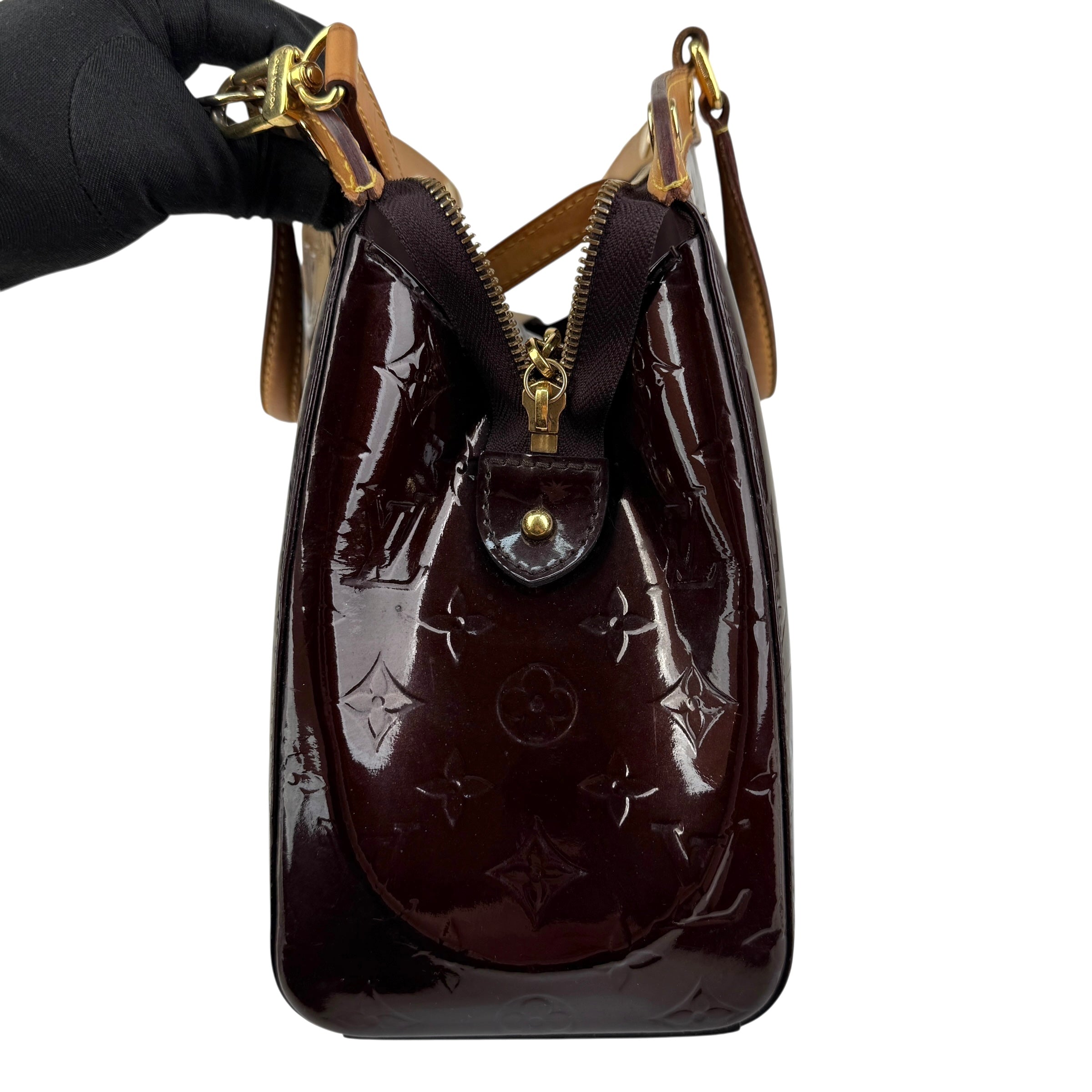 louis vuitton amarante monogram vernis brea mm bag left