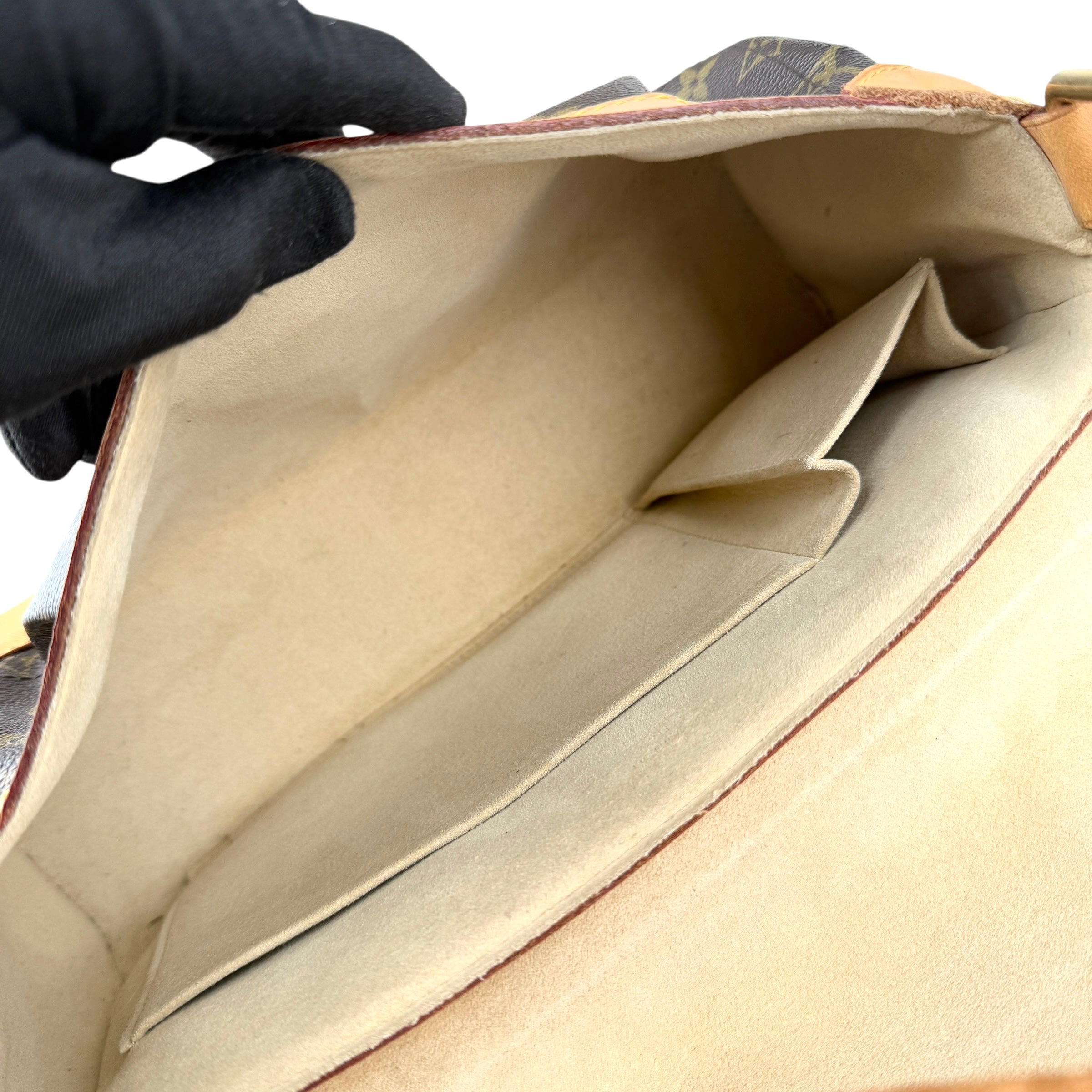 louis vuitton beverly shoulder bag inside