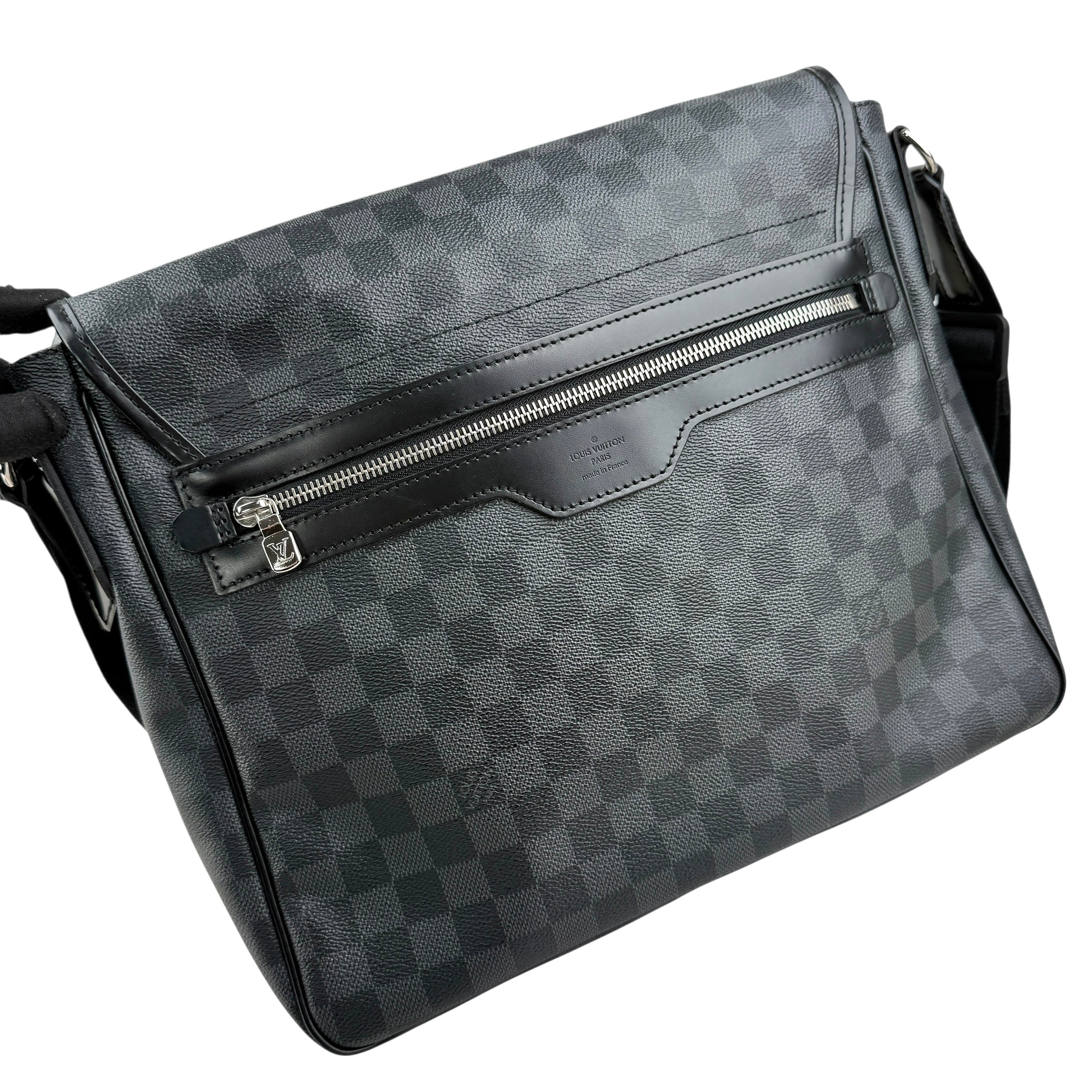 louis vuitton daniel messenger bag 1 left back 45