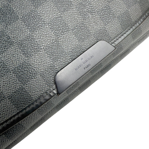 louis vuitton daniel messenger bag hardware detail