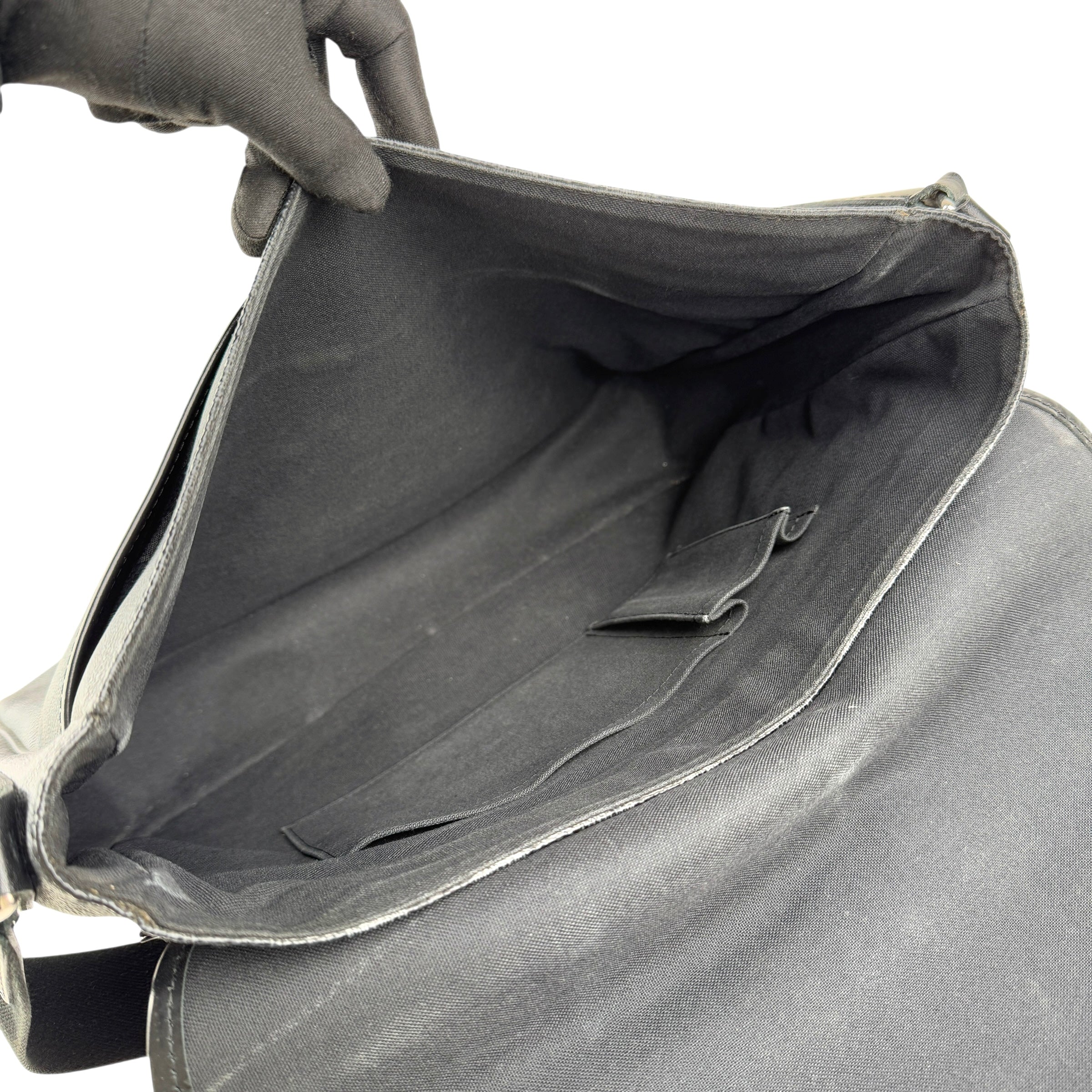 louis vuitton daniel messenger bag inside