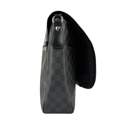 louis vuitton daniel messenger bag right