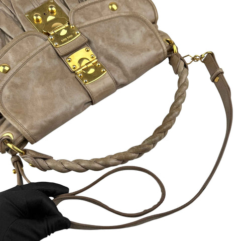 miu-miu-matelasse-leather-handbag-handle-detail