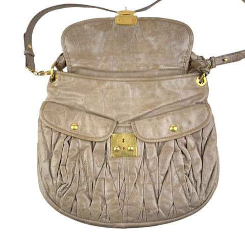 miu-miu-matelasse-leather-handbag-inside-pocket-detail